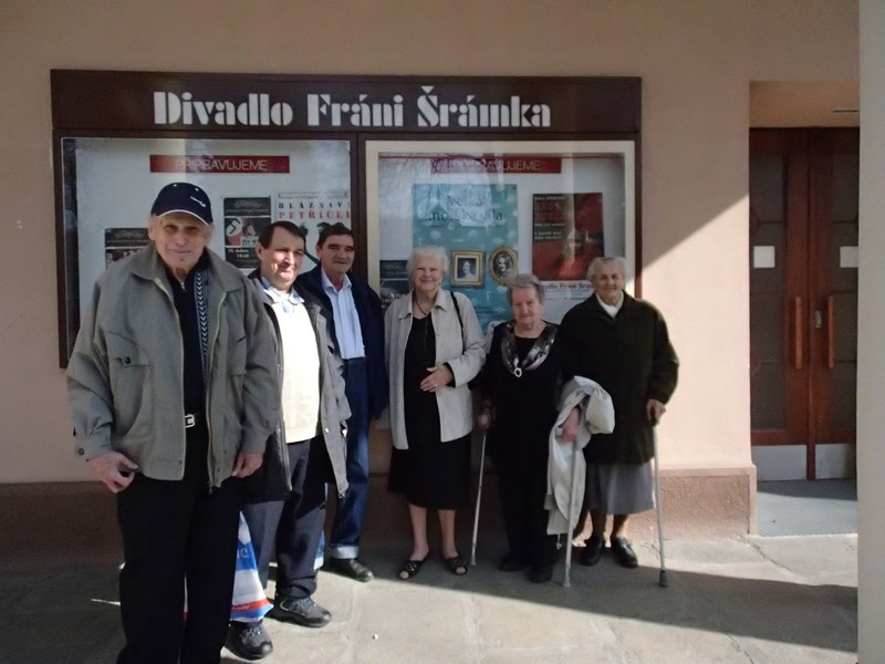 Divadelní představení Ostře sledované vlaky – 25.3.2015 - P3250494