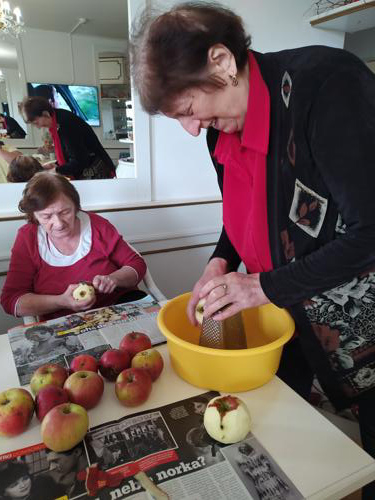 Pečení jablečného štrůdlu - IMG_20221013_092443